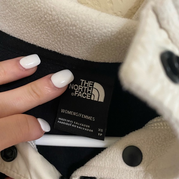 The North Face Womens Quarter Zip Up - Picture 3 of 3